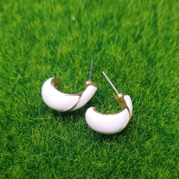 90s Babe Vintage White Hoop Earrings E1009 - Picture 1 of 3